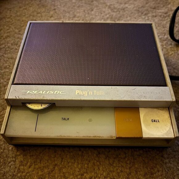 Realistic Plug ‘n Talk FM Wireless Intercom Model 43-209 - Picture 1 of 5